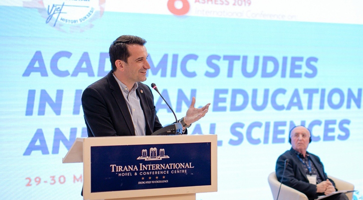 Gati Karta e Studentit: Tirana e para qe pajiset, 40 sherbimet qe perfitohen